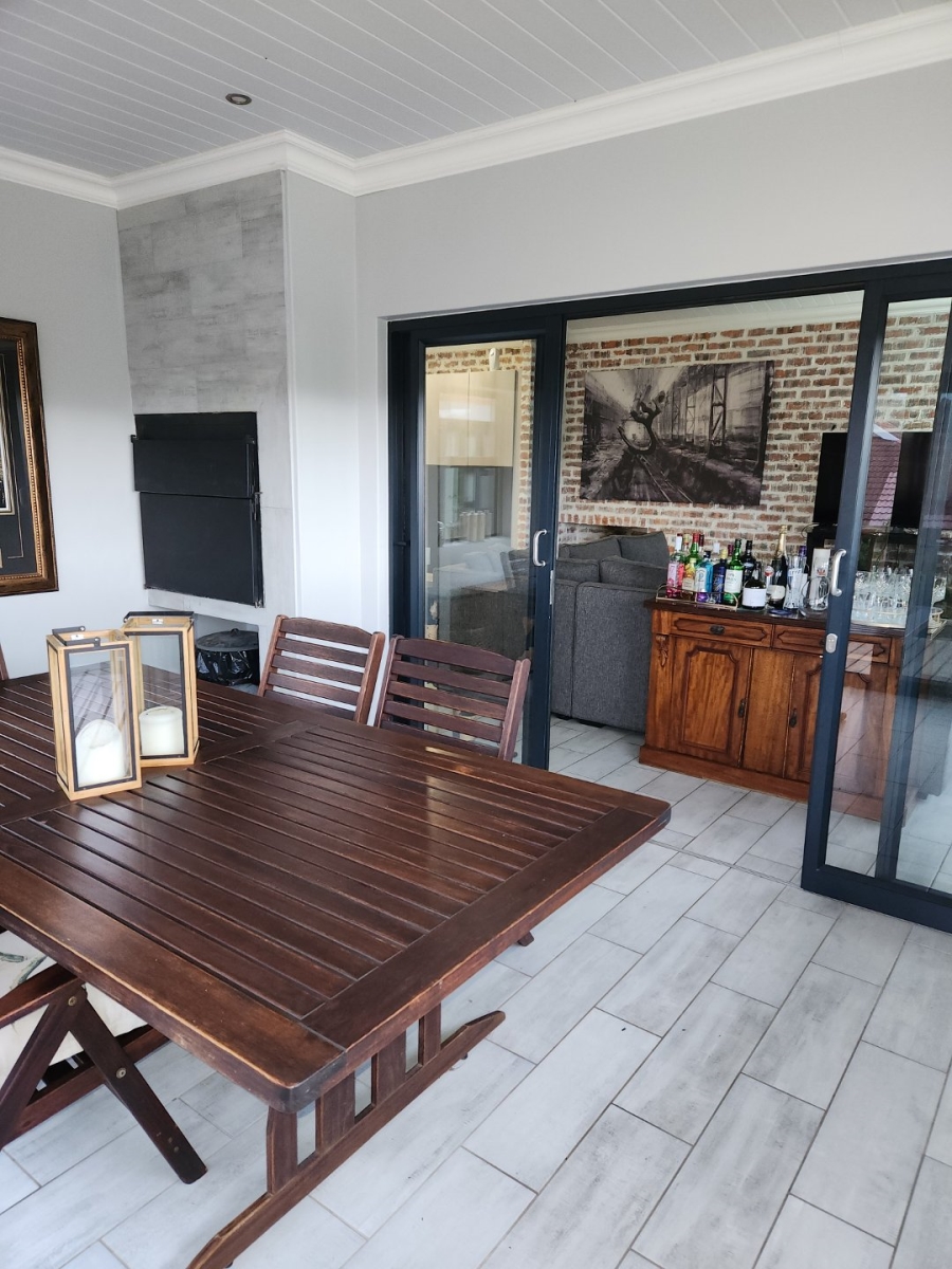 To Let 4 Bedroom Property for Rent in Dolphin Creek Golf Estate Western Cape